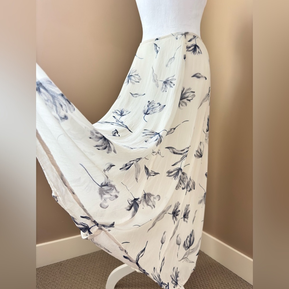 Urban Tribe Rayon White Midi Skirt with Blue Floral Print